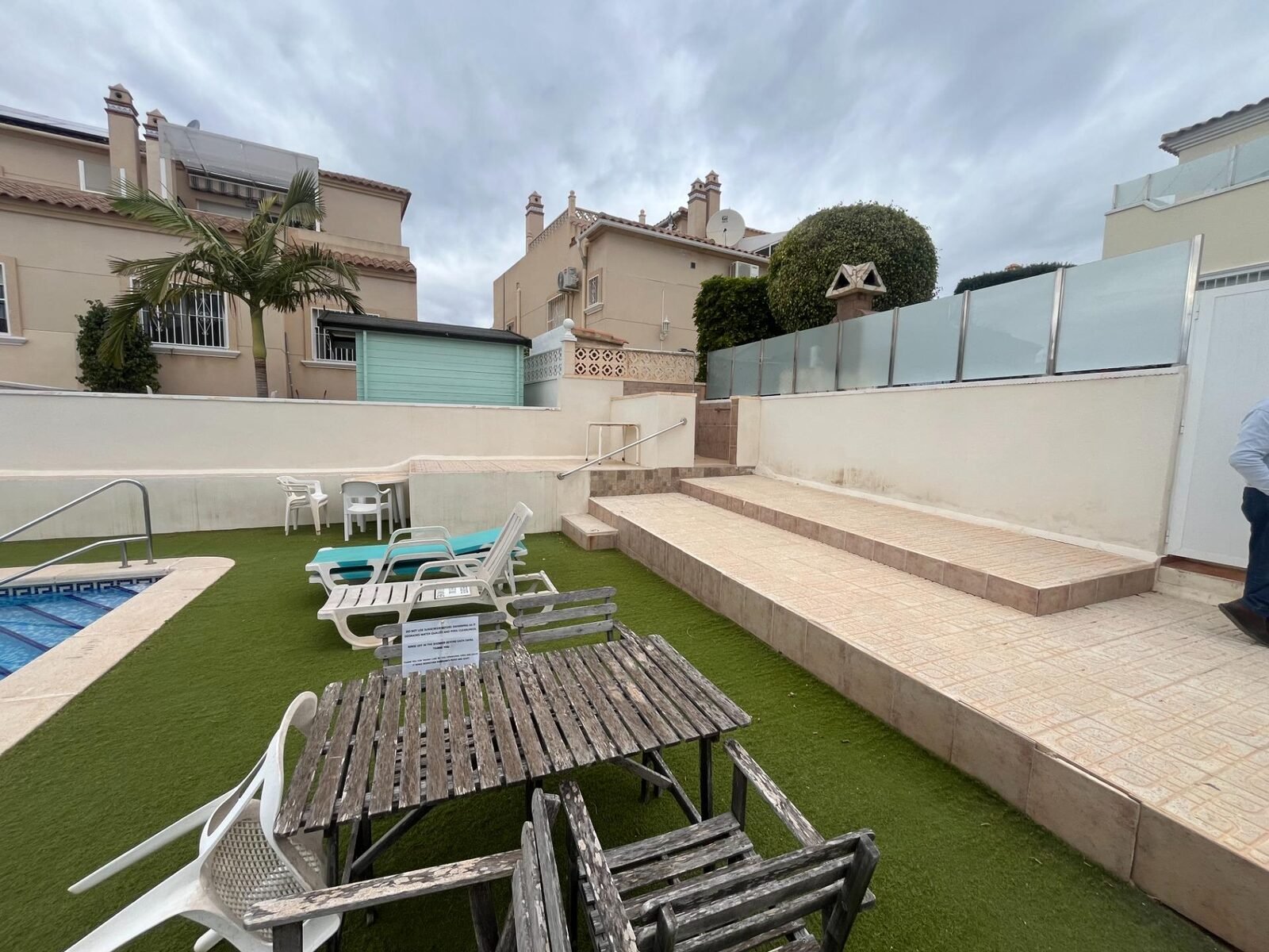 Área recreativa con piscina