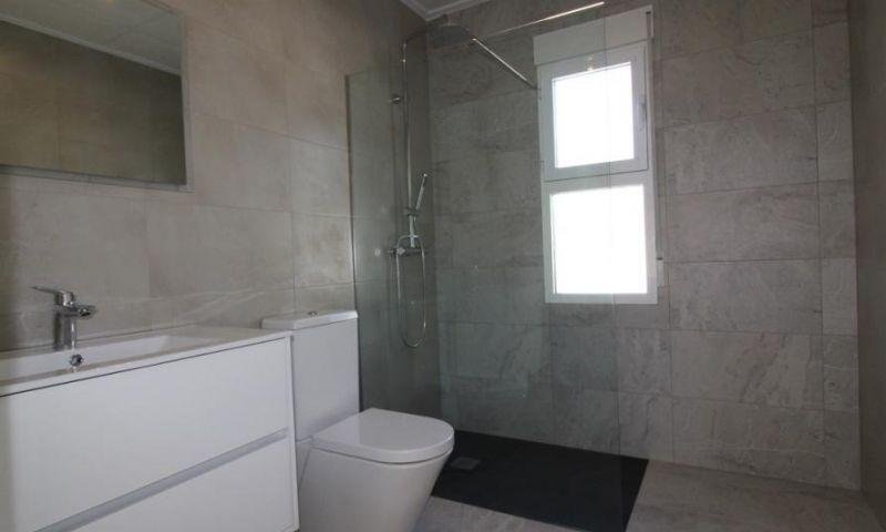 Baño moderno con ducha