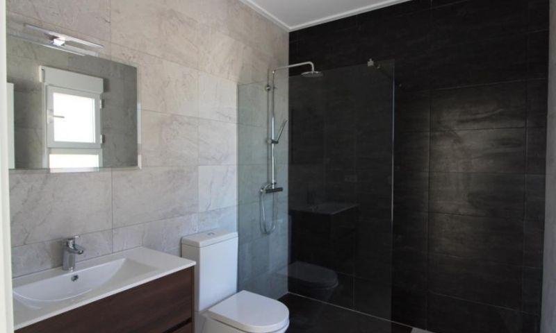 Baño moderno y elegante