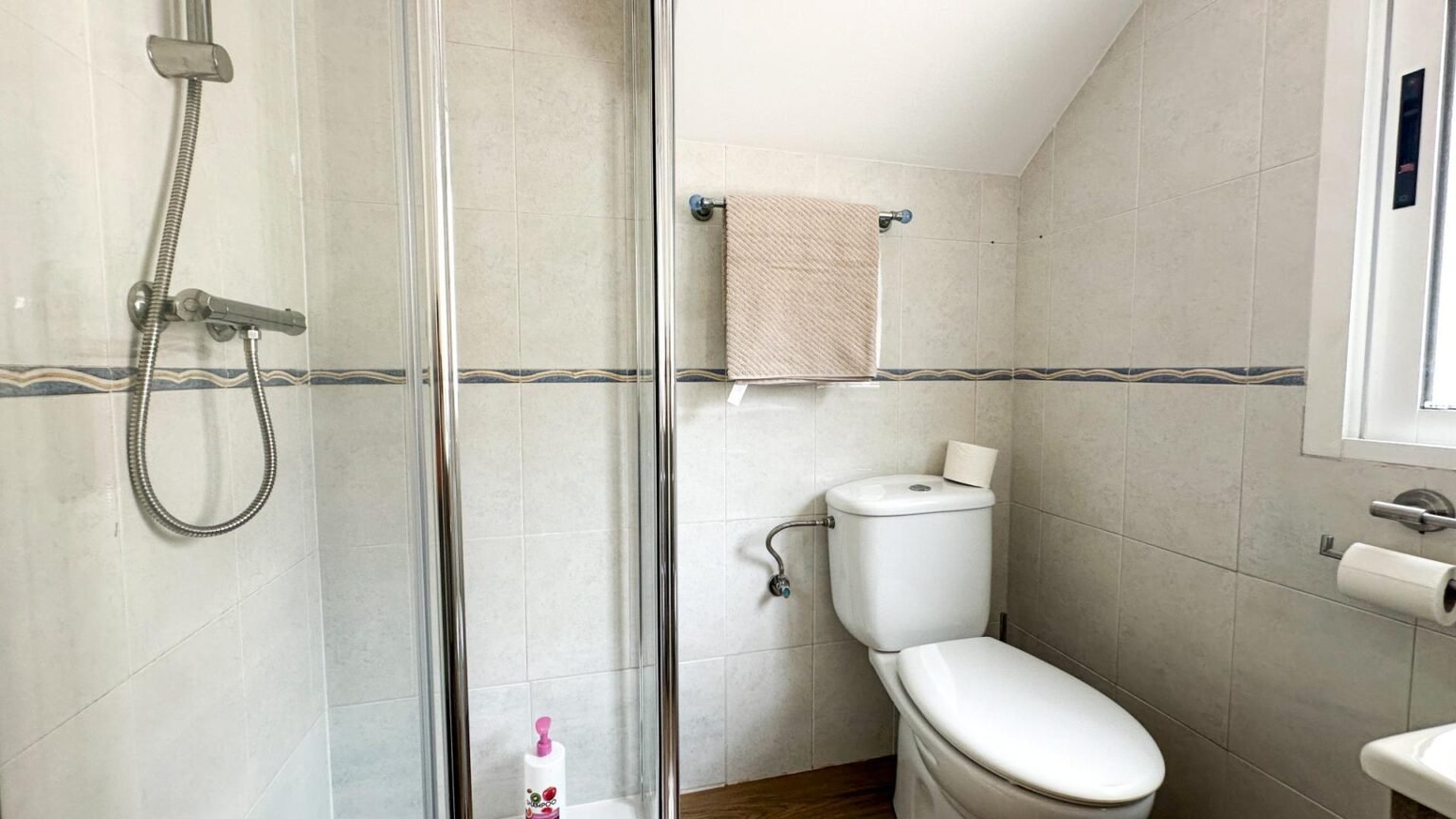 Baño moderno y funcional