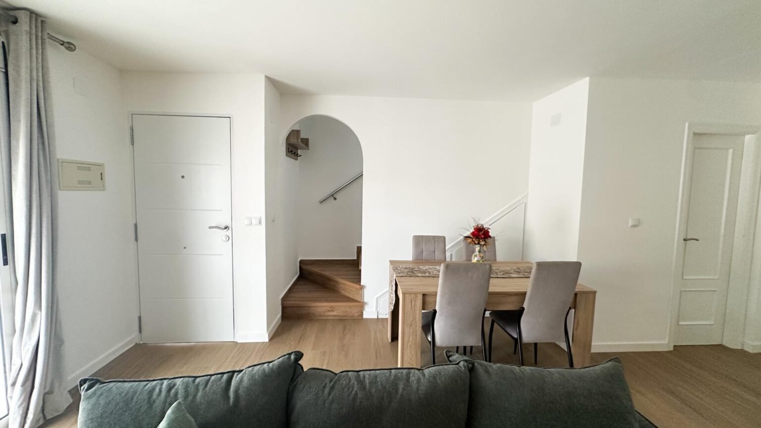 Sala y comedor elegante y moderno