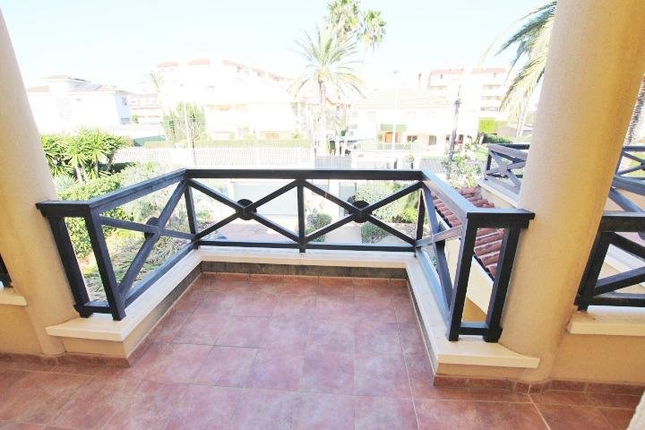 Balcón con vista al jardín