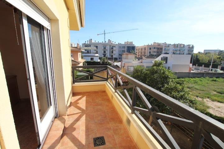Balcón con vista al exterior