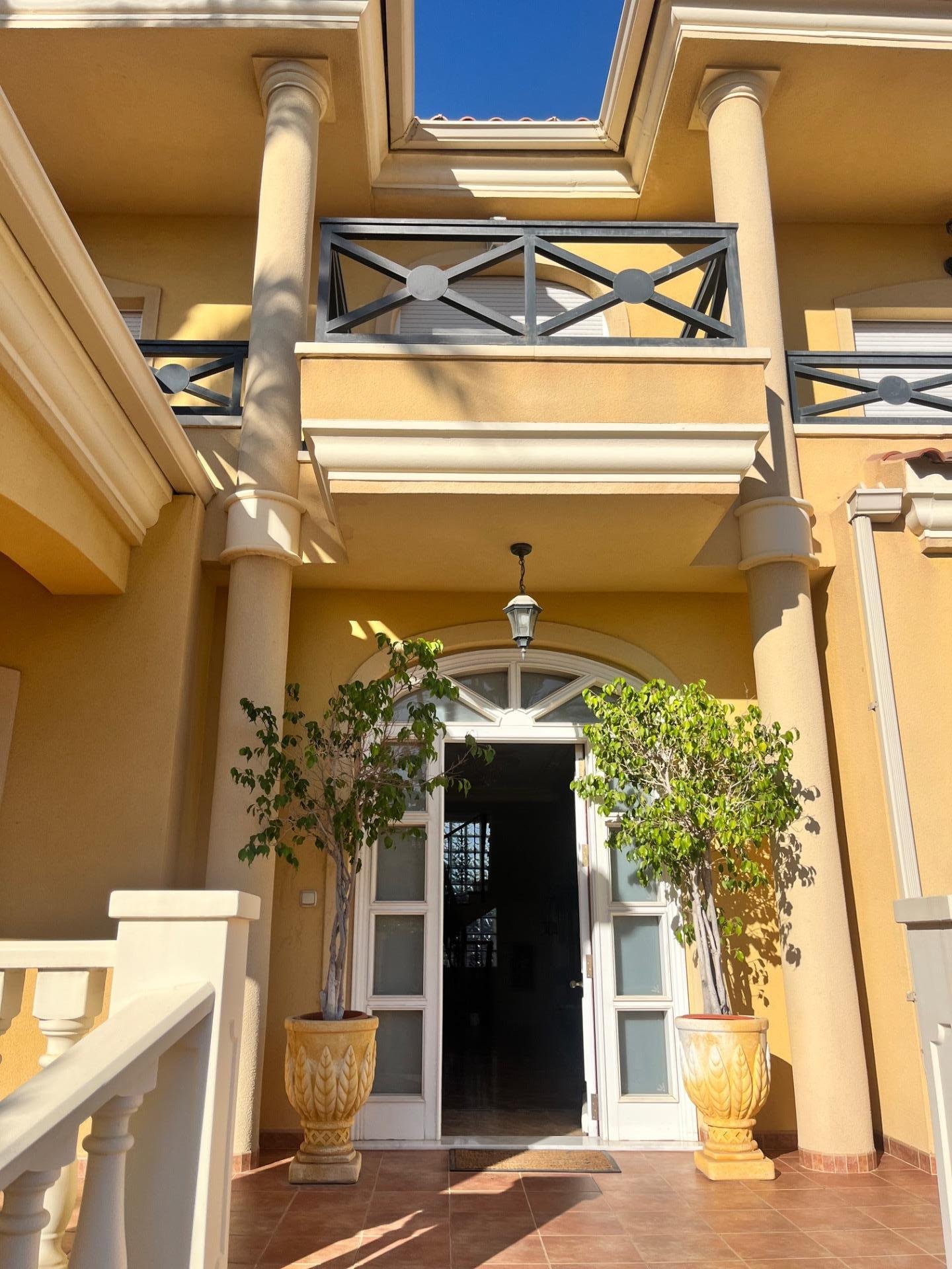 Entrada principal de la casa