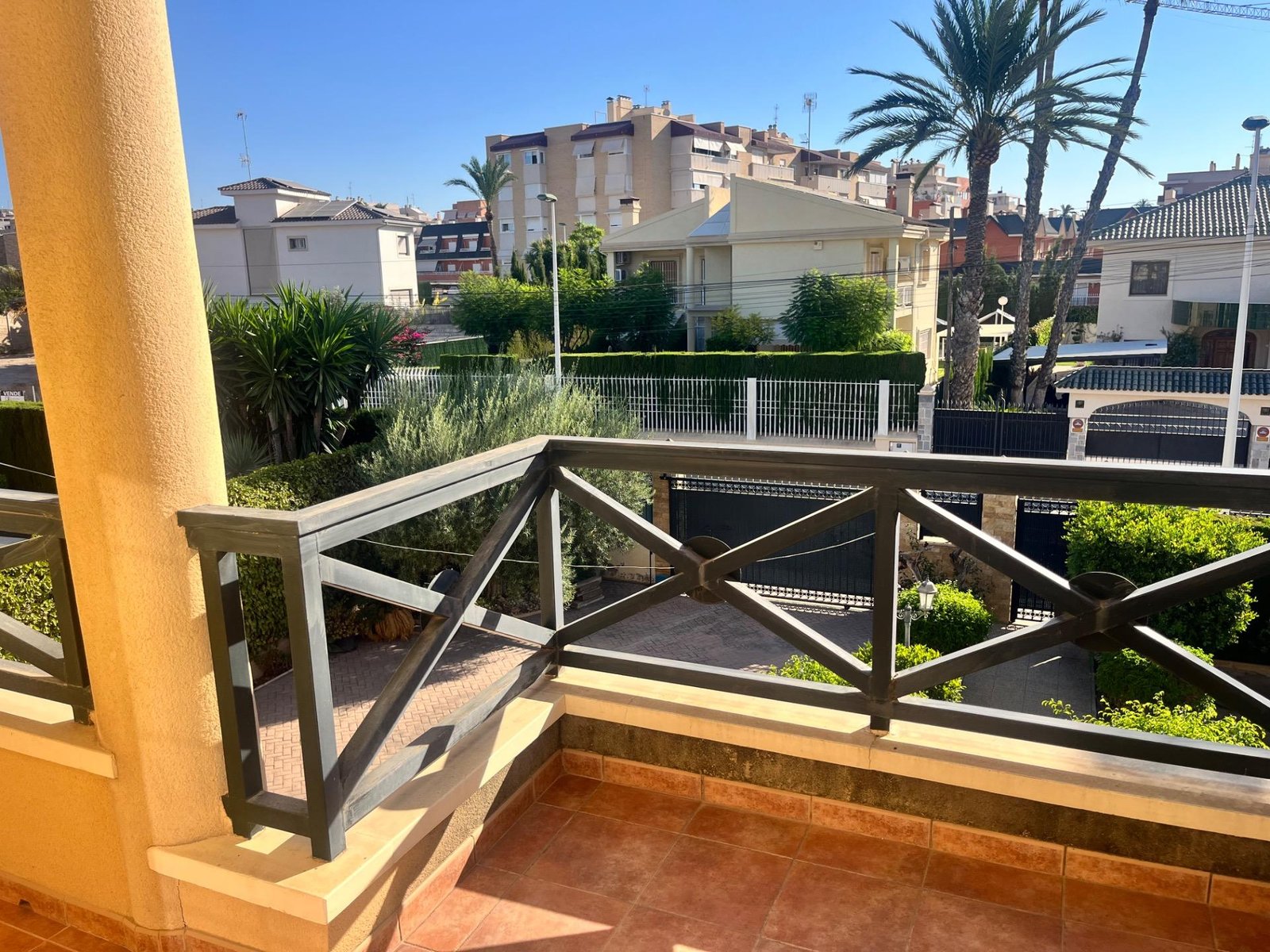 Terraza con vista a la calle