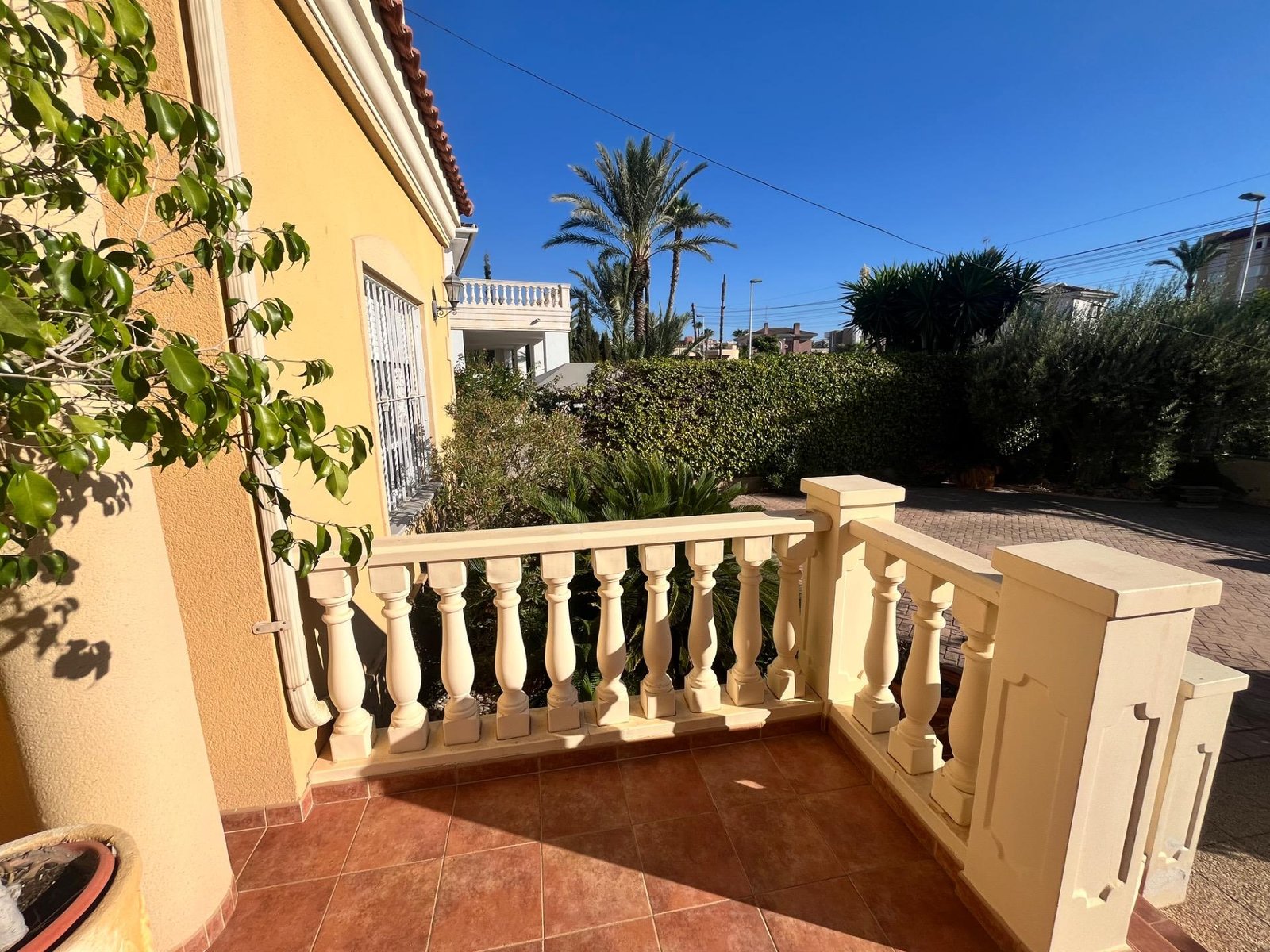 Balcón con vista exterior
