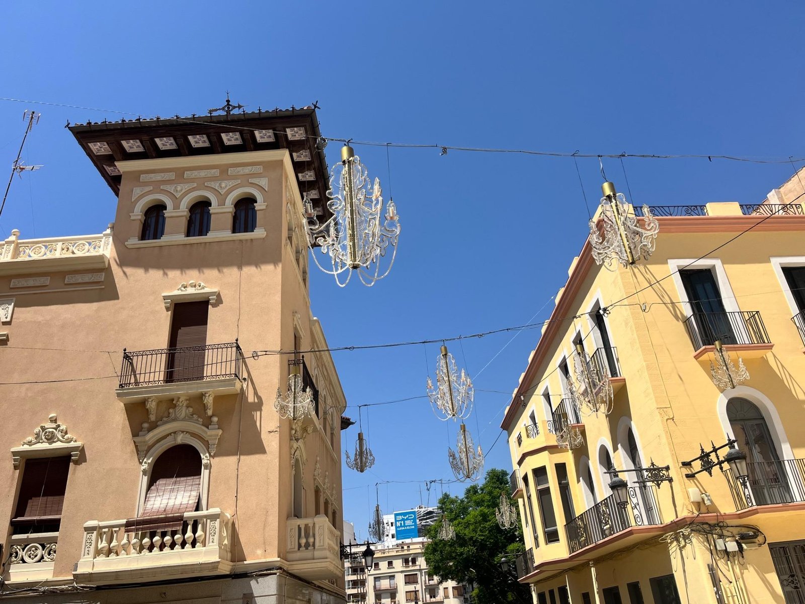 Decoraciones de luces en la calle