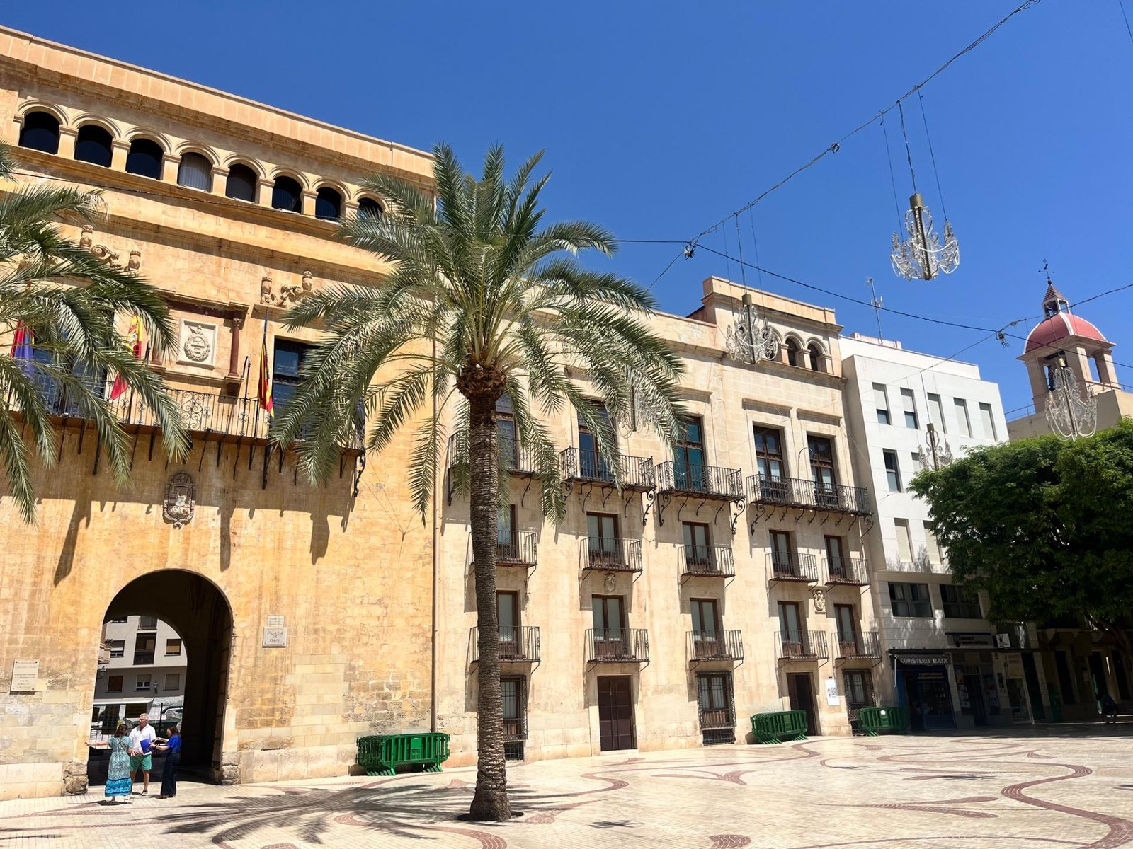 Plaza con arquitectura histórica