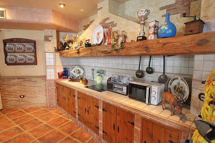 Cocina con decoración rústica