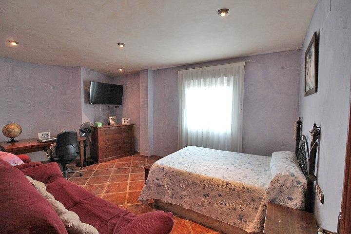 Habitación amplia y luminosa