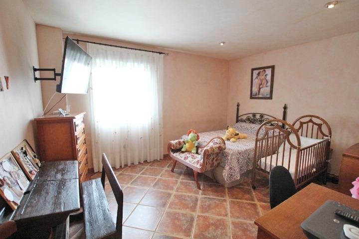 Habitación acogedora con camas