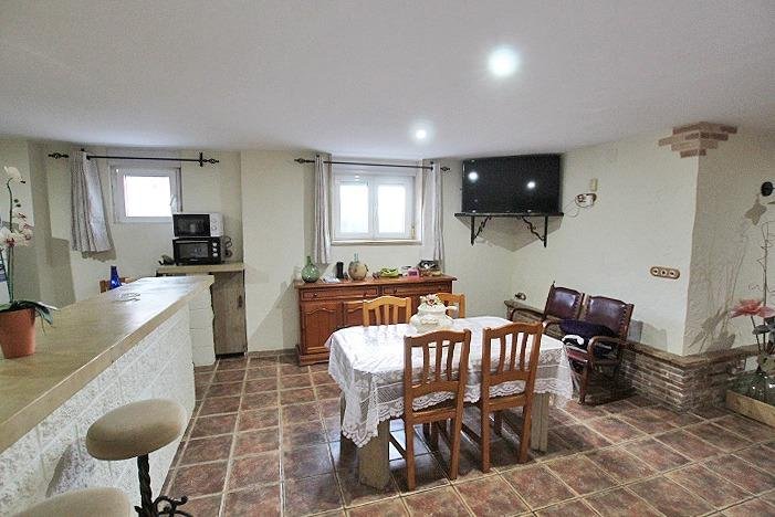 Cocina comedor moderna y acogedora