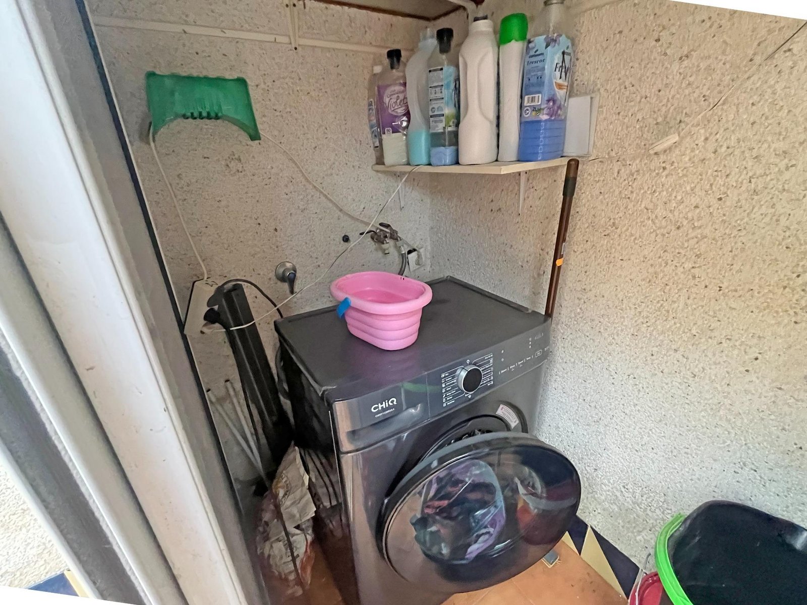 Lavadora en un espacio reducido