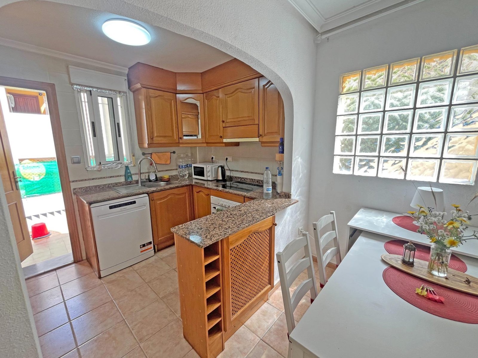 Cocina acogedora y luminosa