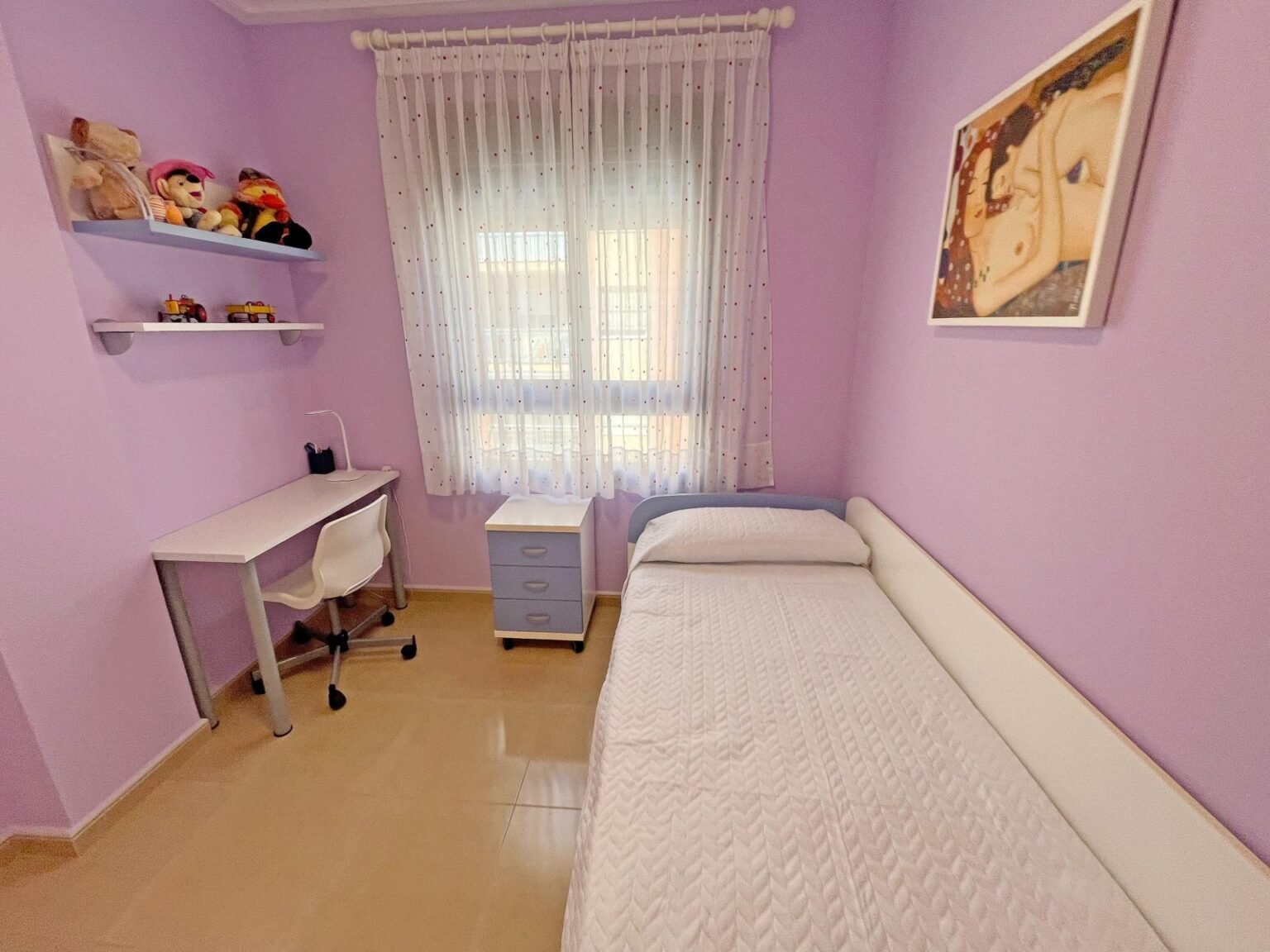 Habitación infantil con decoración suave