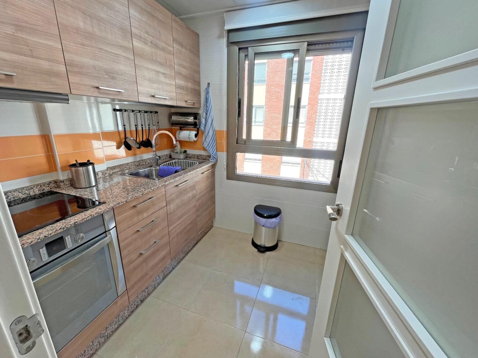 Cocina moderna y luminosa