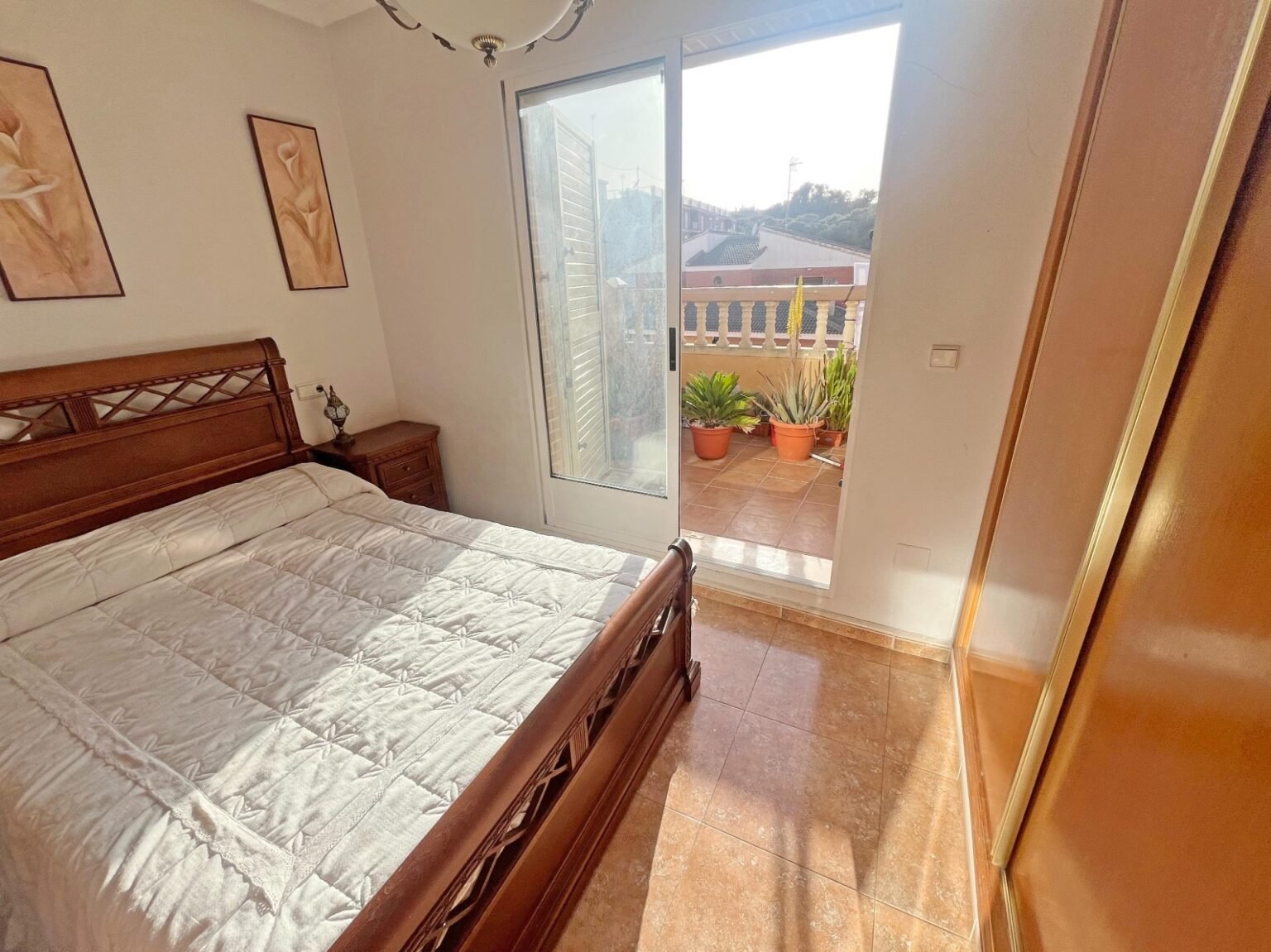 Habitación con balcón al exterior