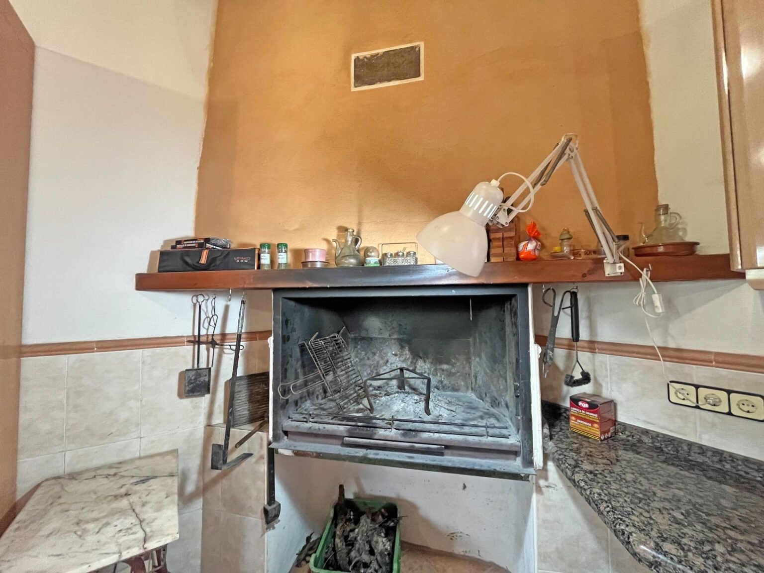 Chimenea de cocina con accesorios