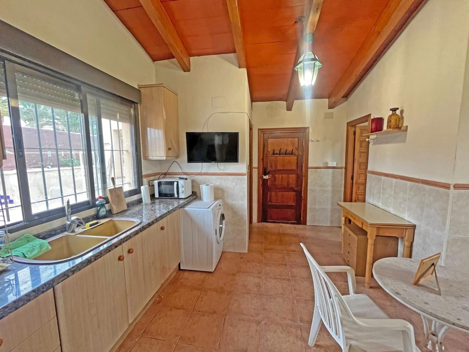 Cocina moderna y luminosa