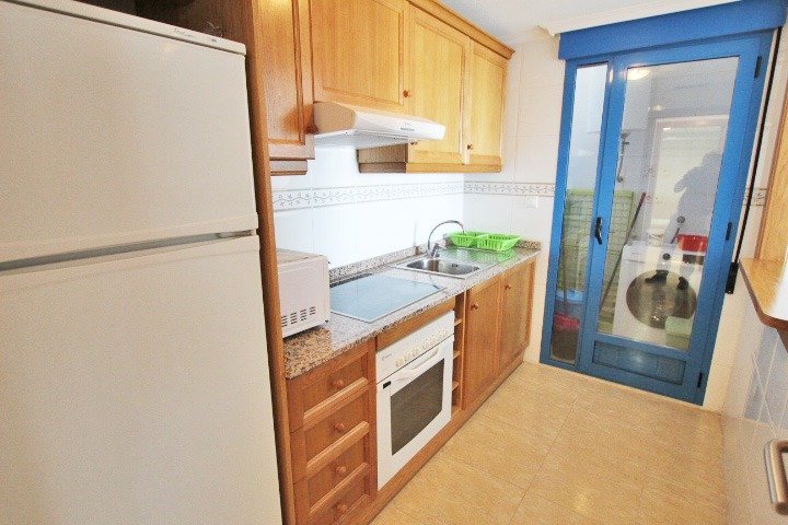 Cocina moderna con ventana
