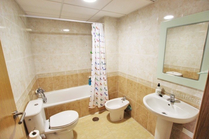 Baño moderno y funcional