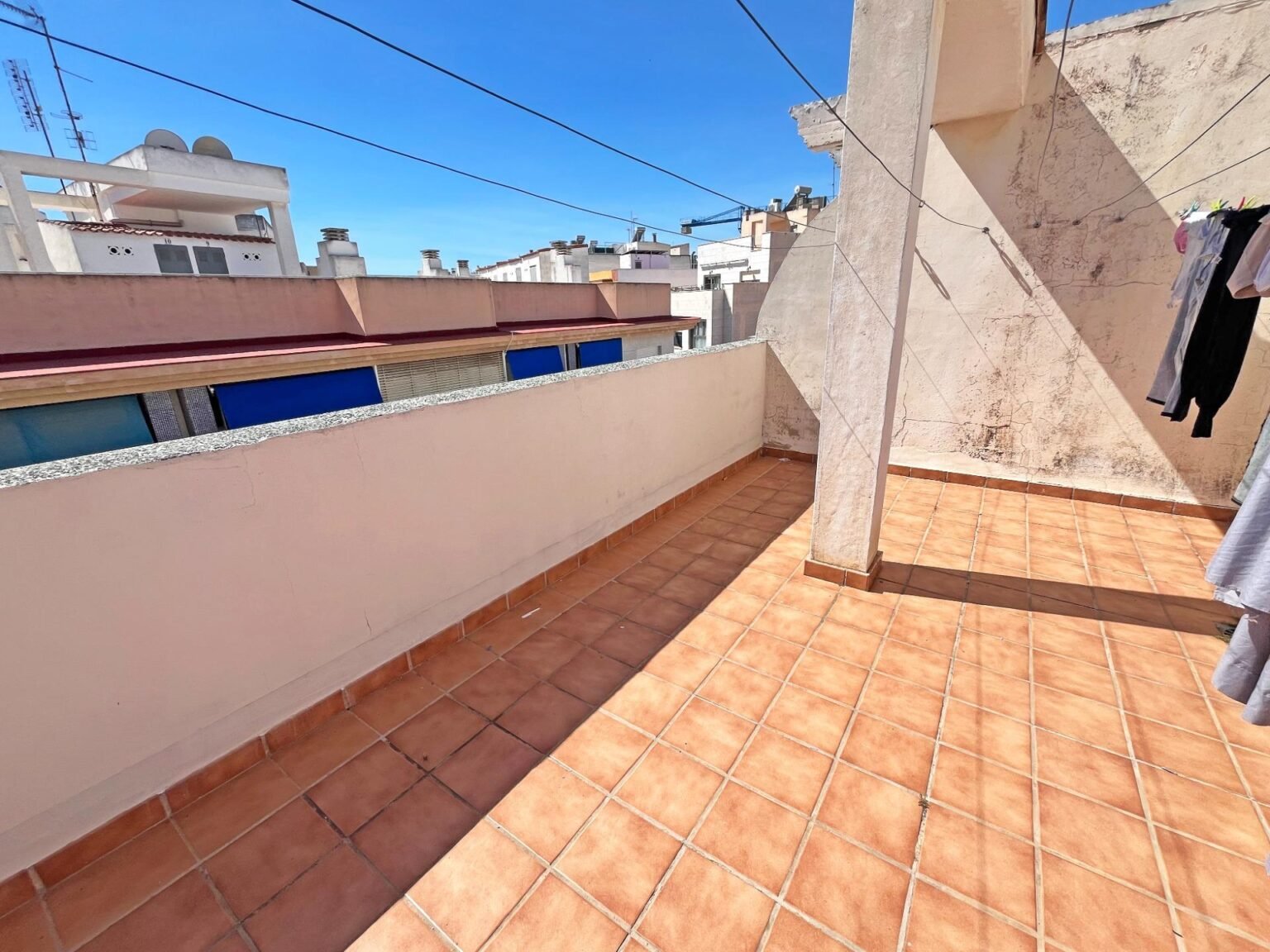 Terraza amplia y soleada