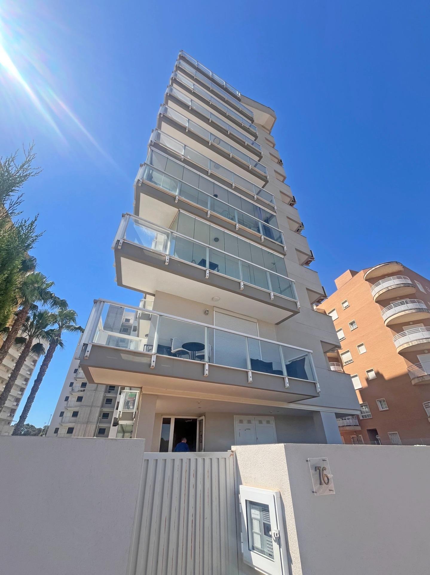 Edificio moderno de departamentos