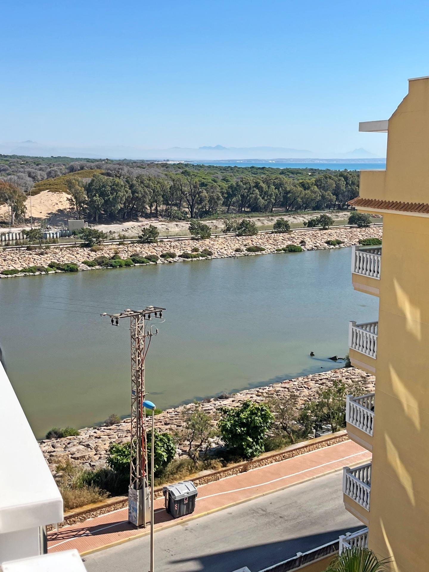 Vista del río y zona verde