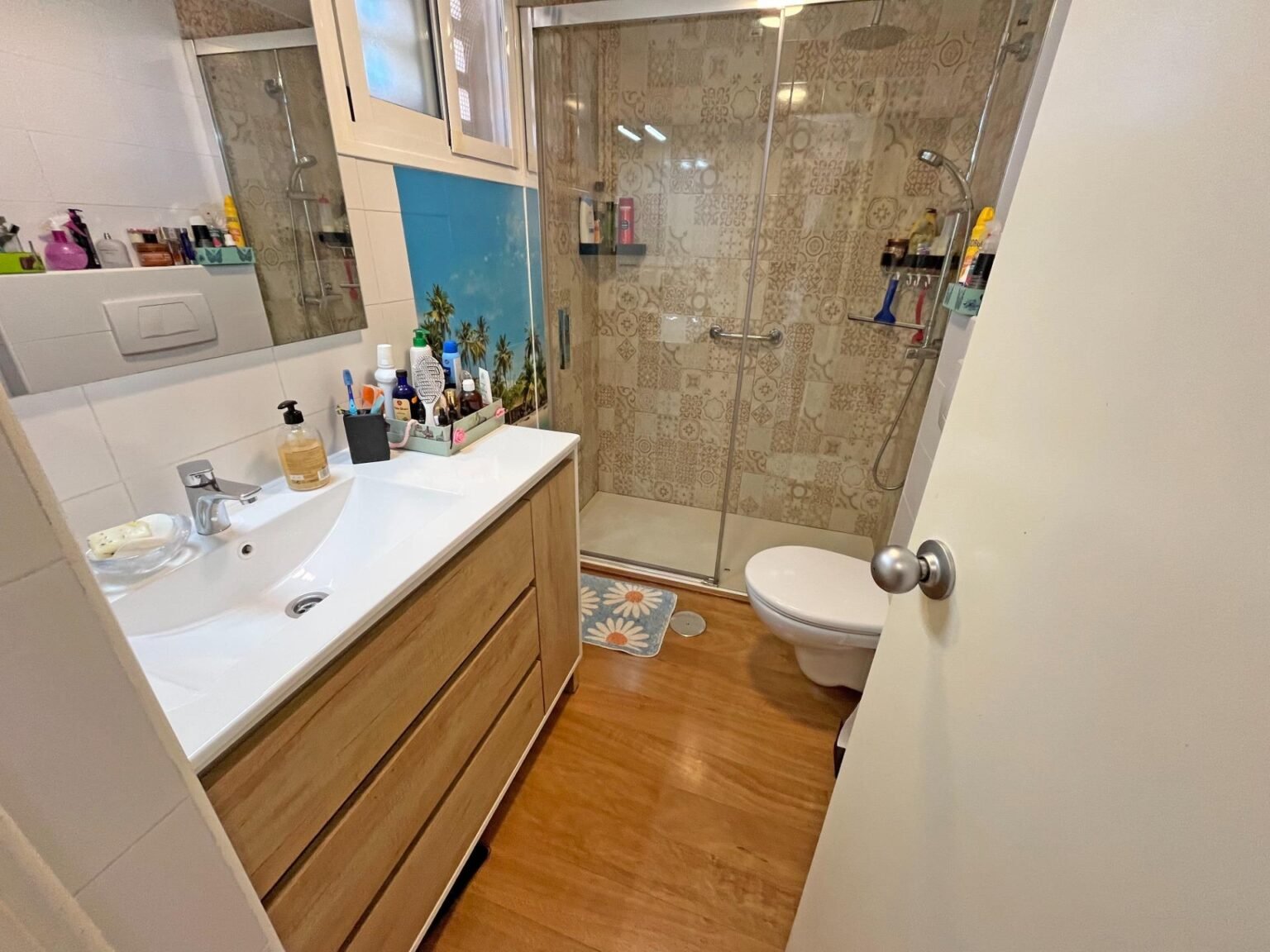 Baño moderno y funcional