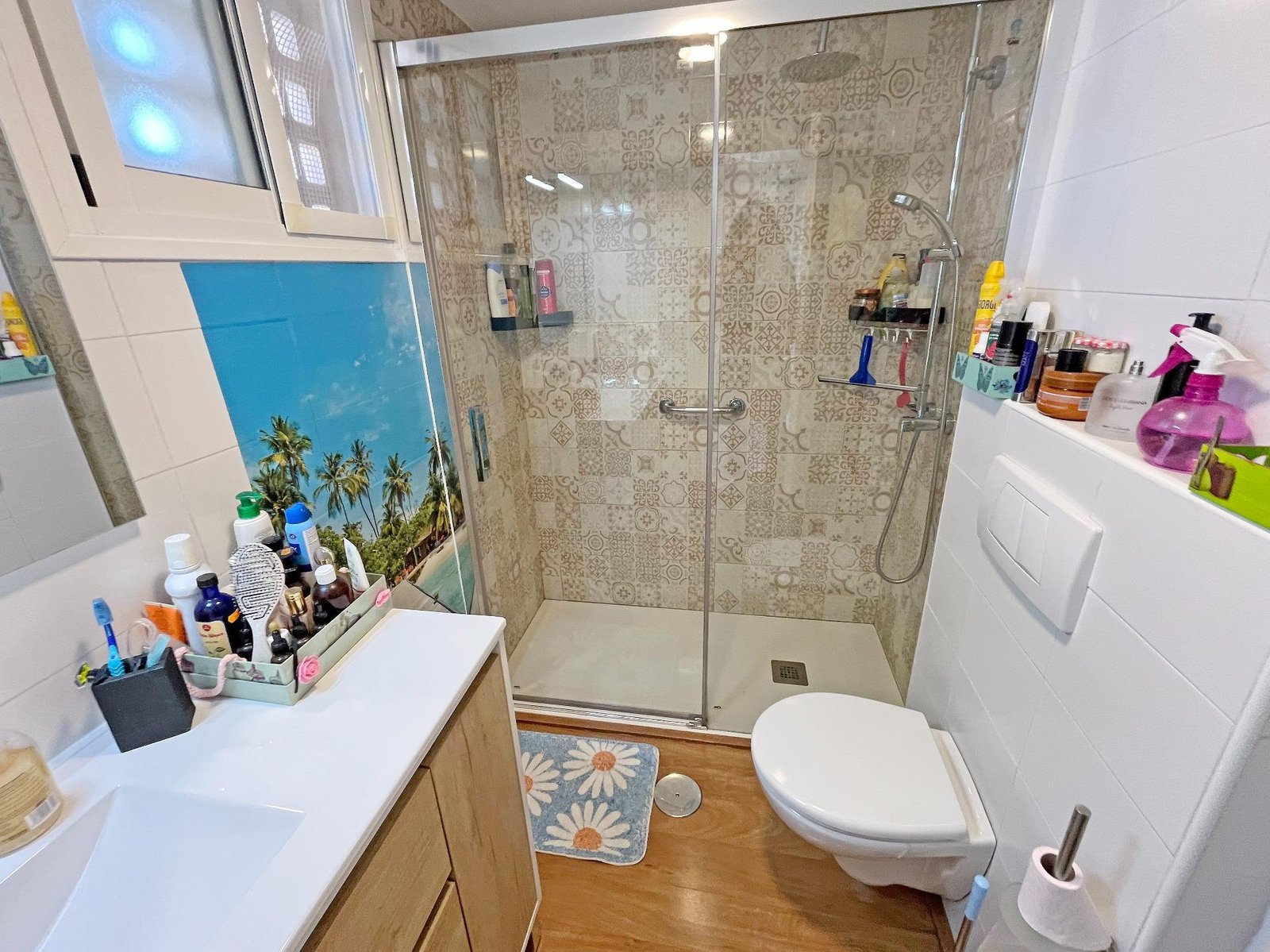Baño moderno con ducha