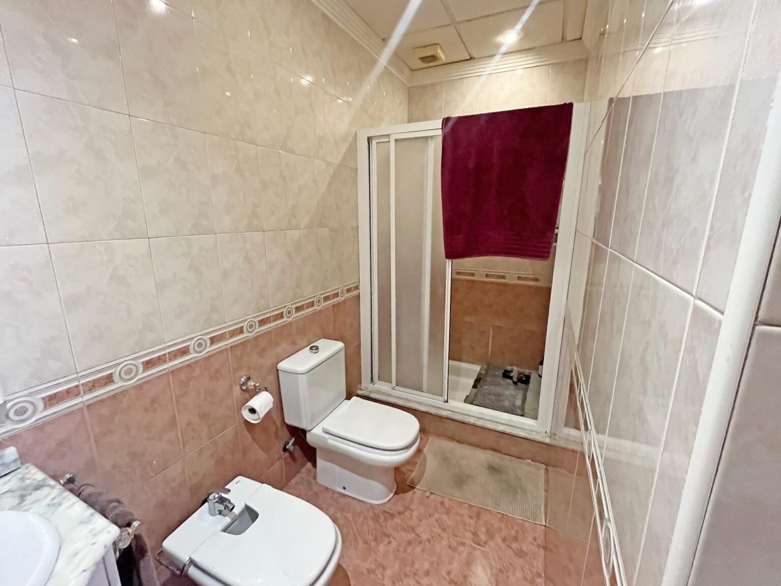 Baño moderno y funcional