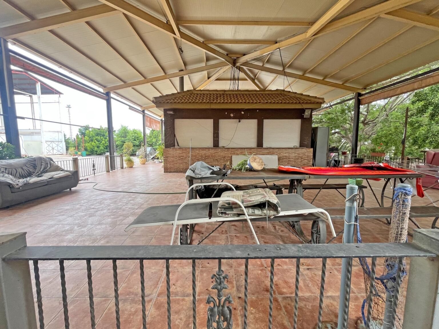 Terraza con muebles y vista despejada
