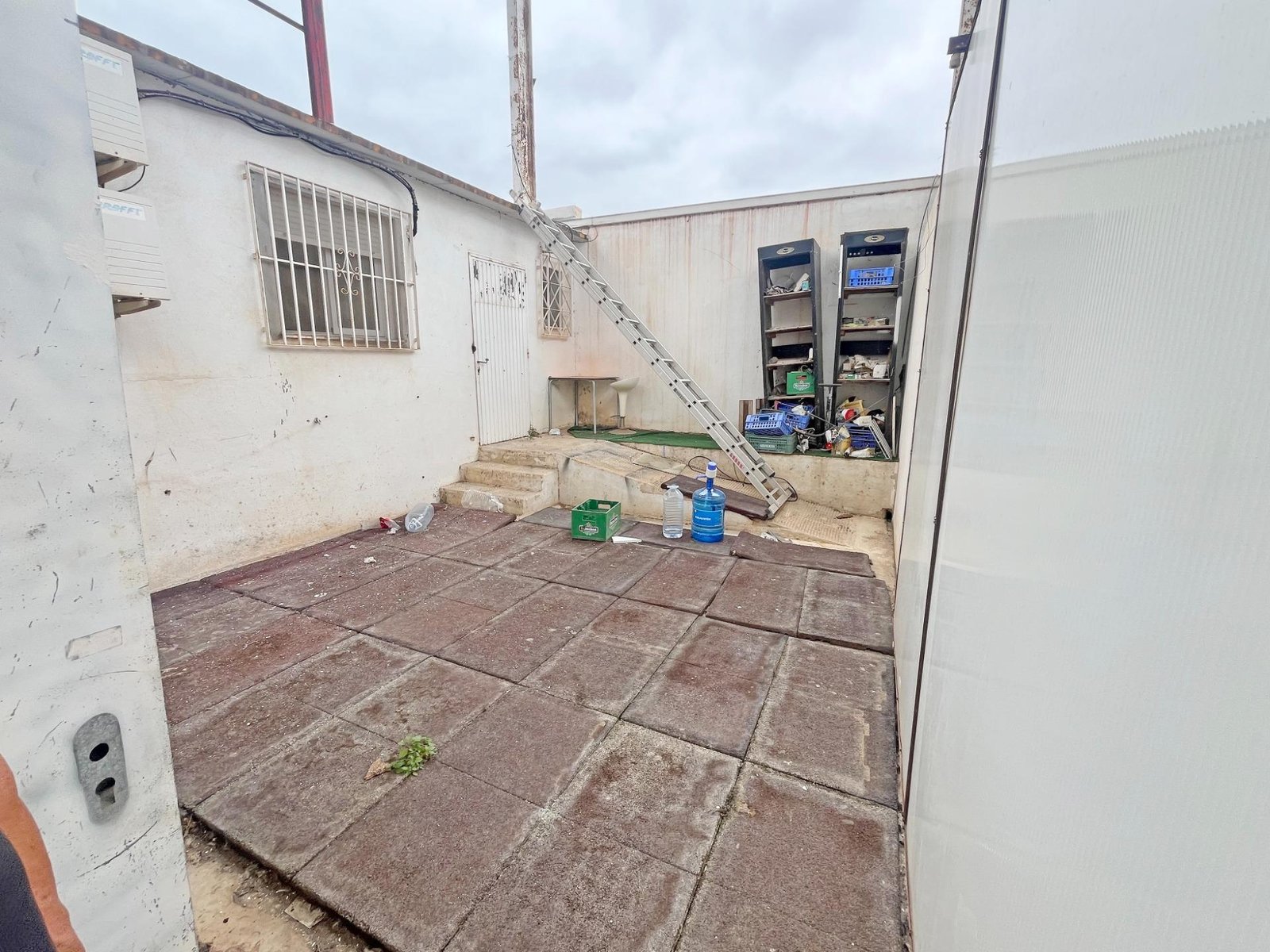 Patio trasero con escaleras
