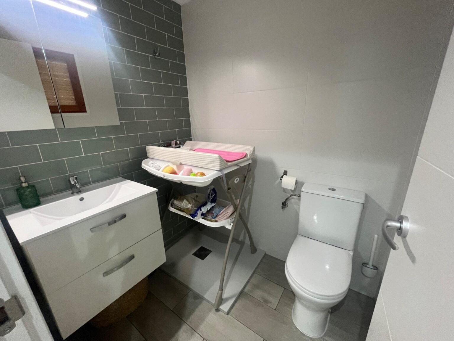 Baño moderno y funcional