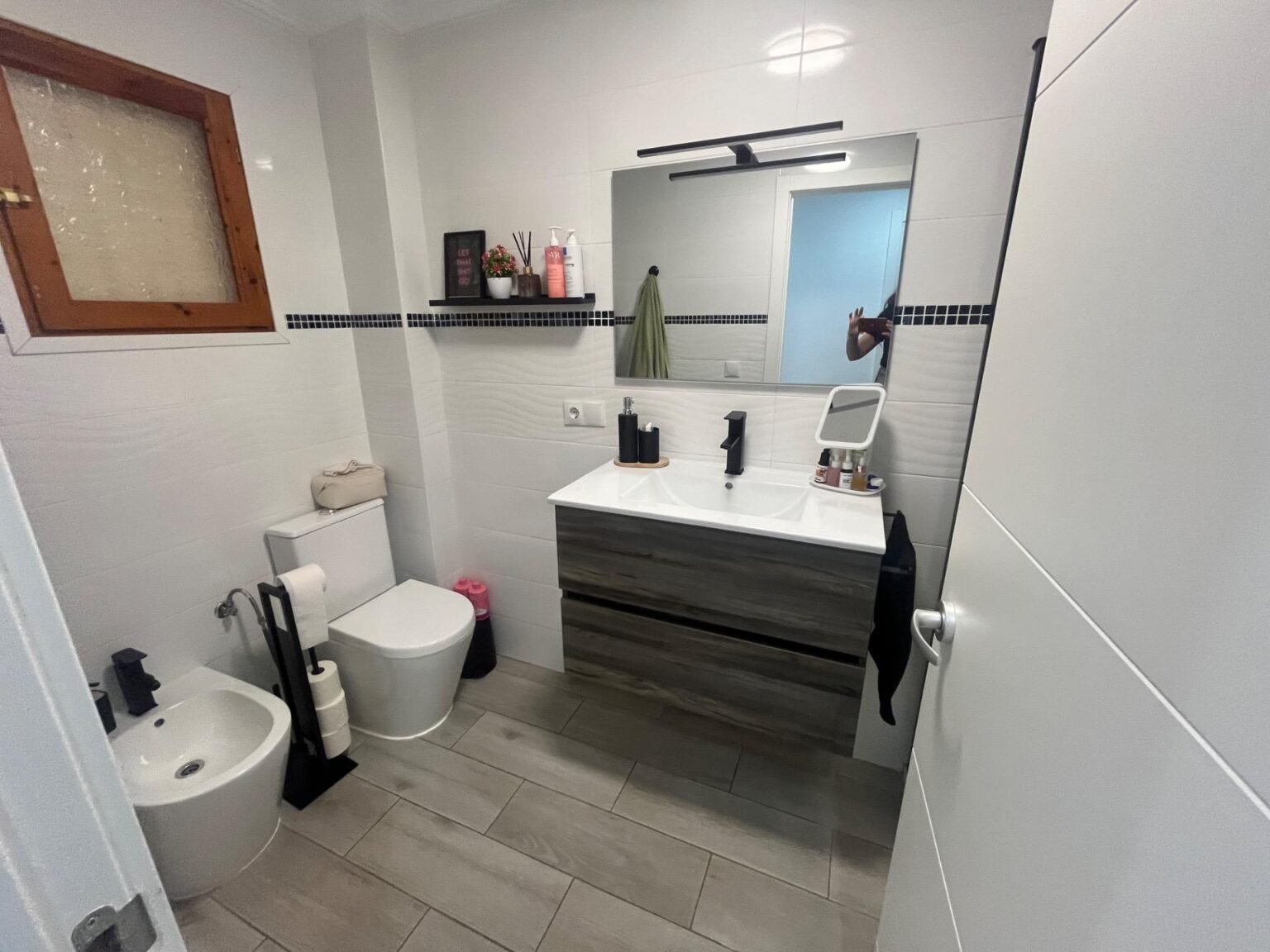 Baño moderno y funcional