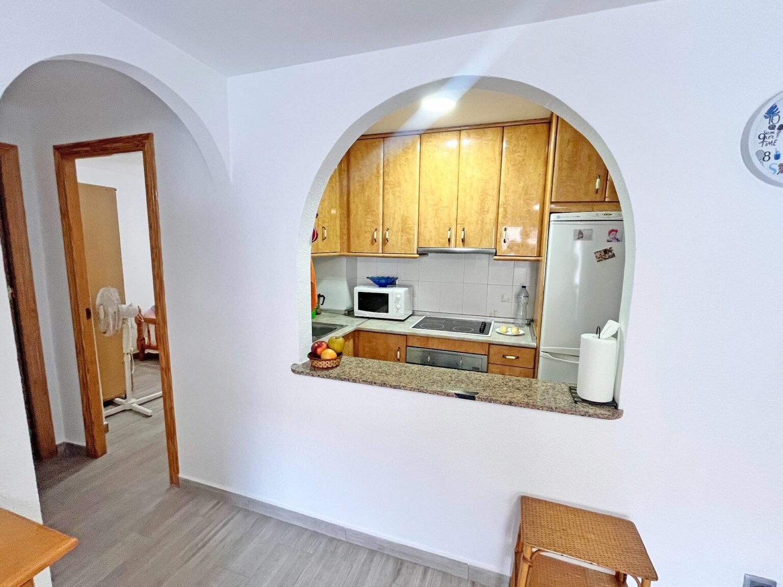Cocina moderna con barra abierta