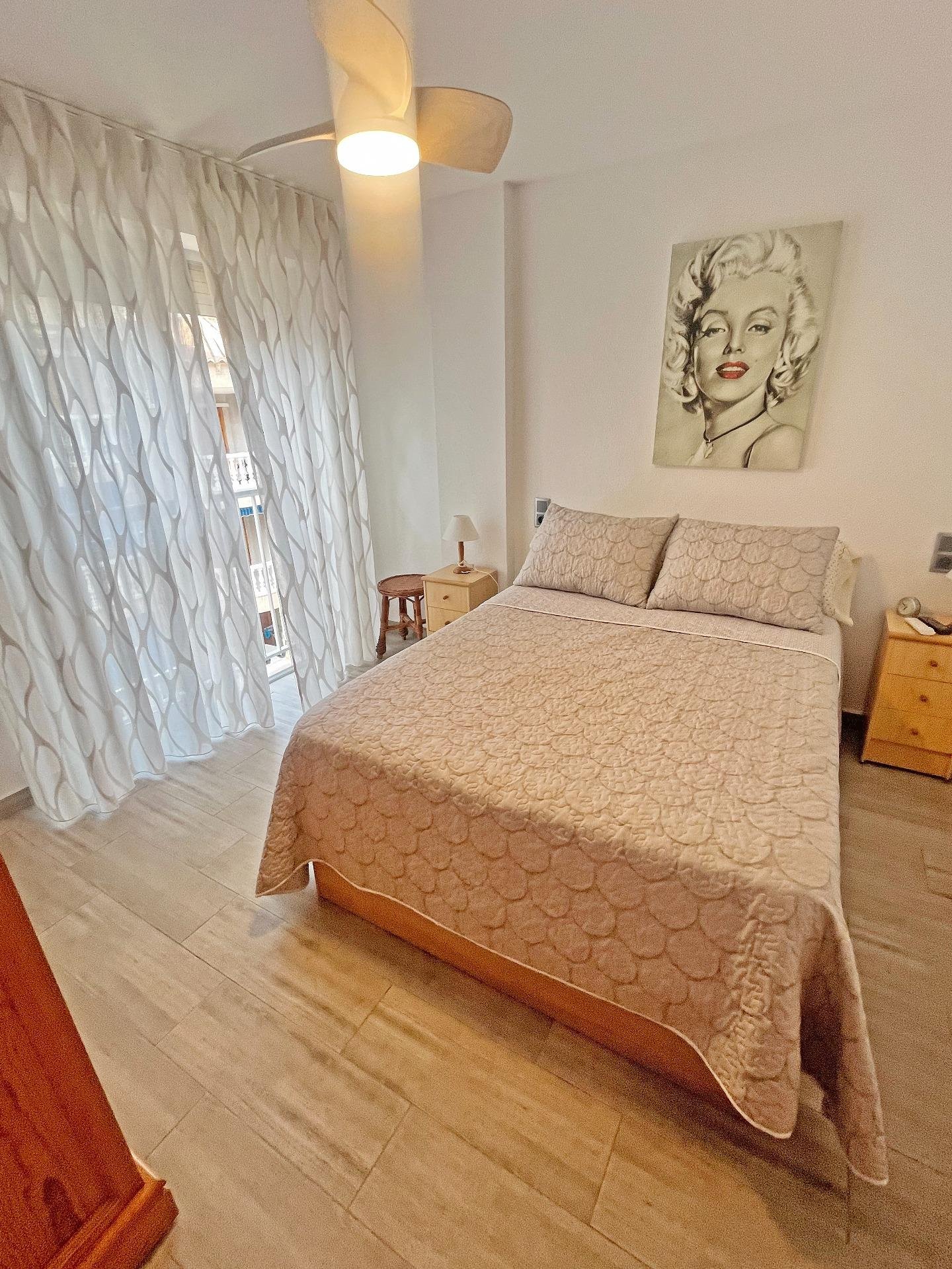 Habitación con decoración elegante