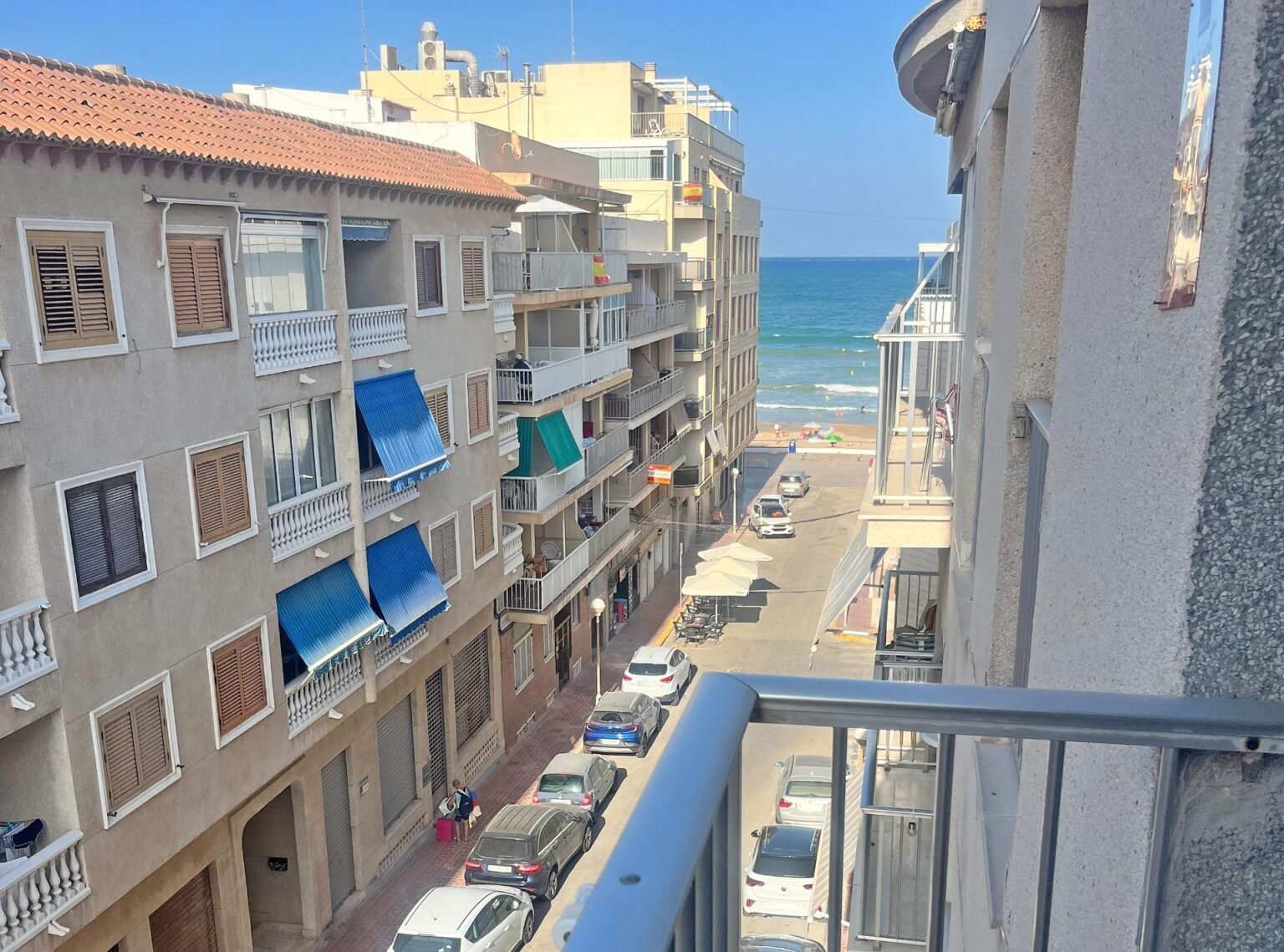 Vista de la playa desde un balcón