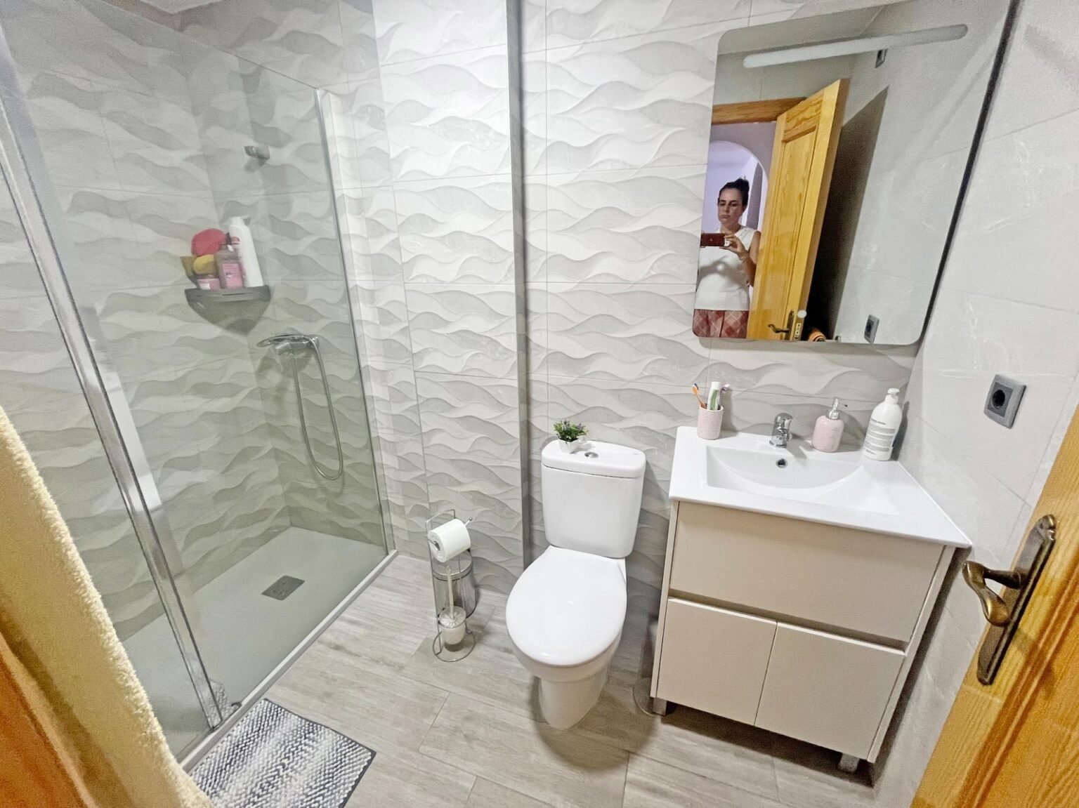 Baño moderno con ducha