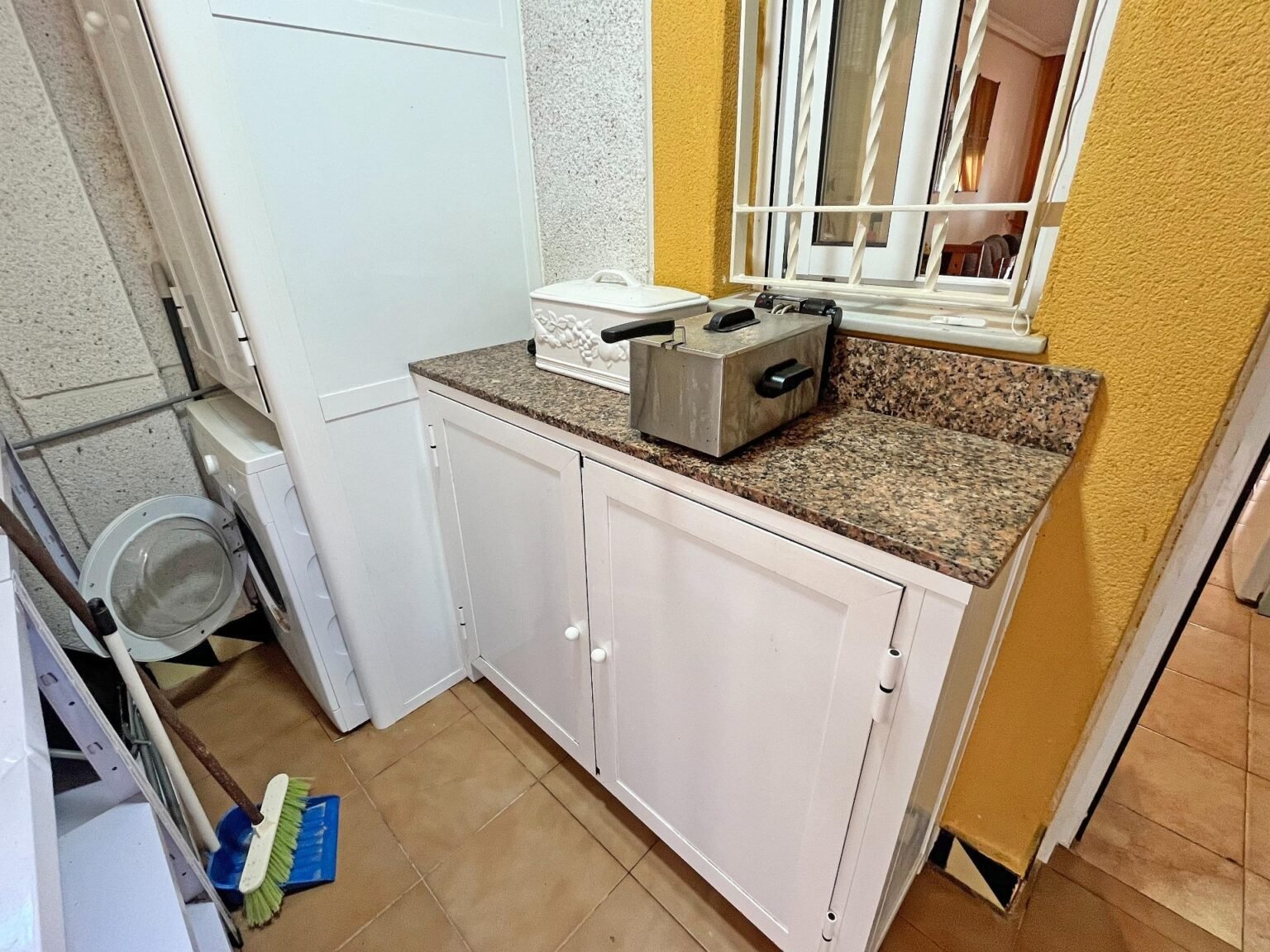 Cocina con encimera de granito