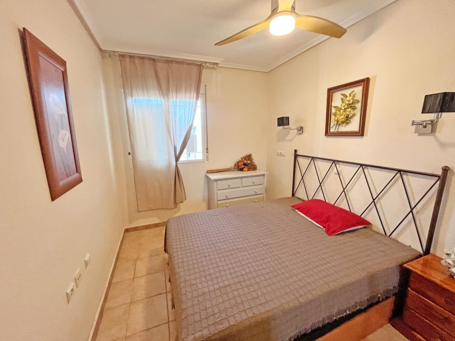 Dormitorio acogedor y luminoso