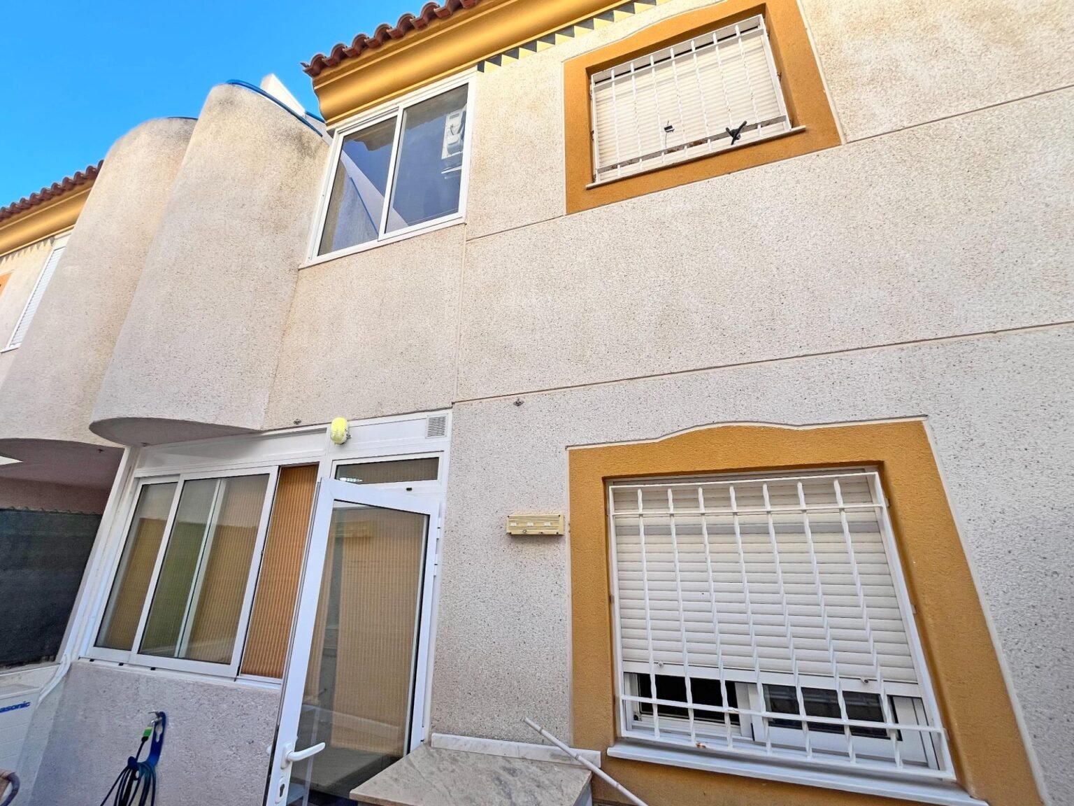 Fachada de vivienda exterior
