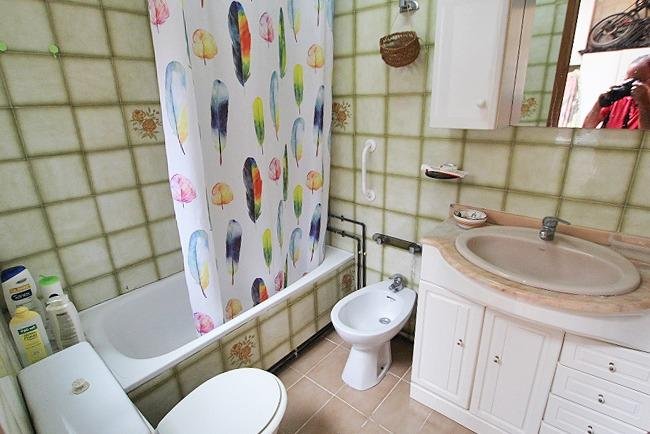 Baño pequeño con ducha y bidé