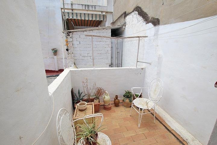 Terraza pequeña con plantas