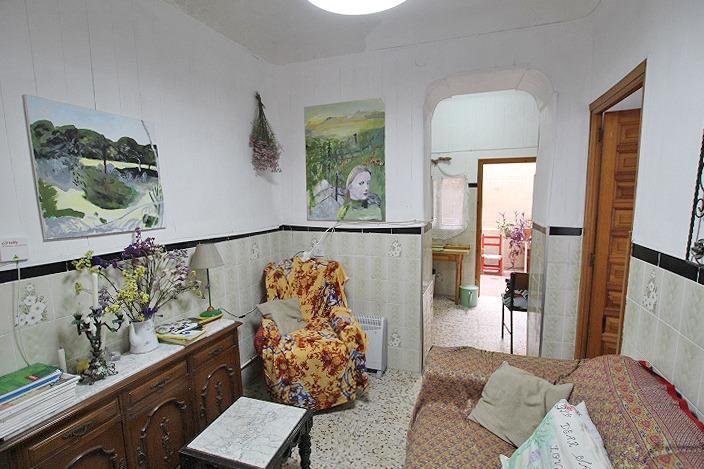 Salón acogedor con decoración vintage