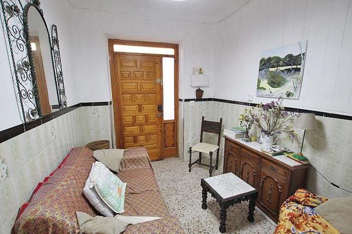 Sala de estar acogedora y decorada