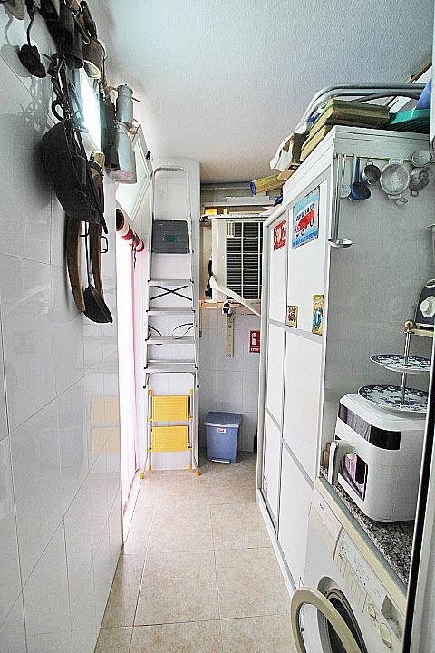 Pasillo de lavandería funcional