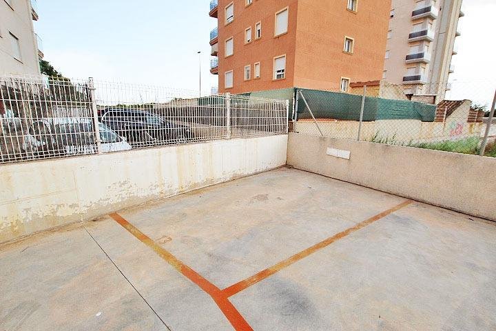 Espacio vacío en estacionamiento