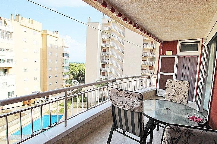 Terraza con vista a la piscina