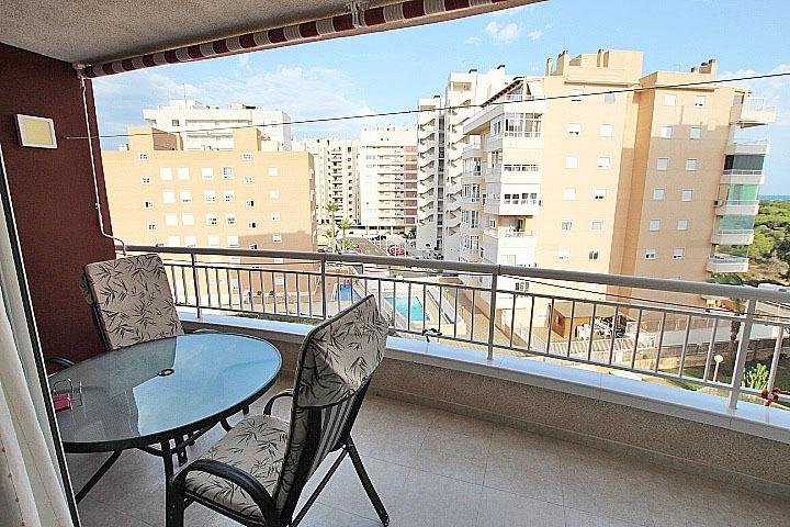 Balcón con vista a edificios
